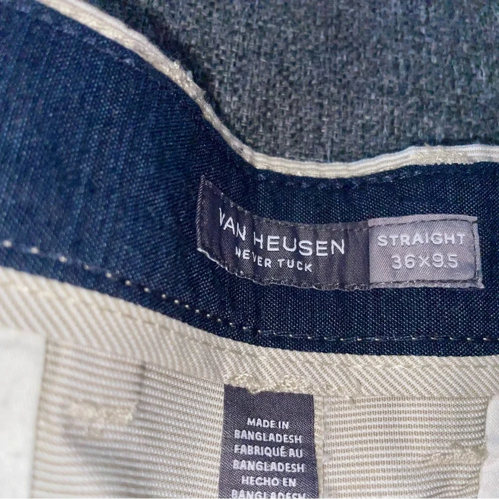 Men’s Van Heusen Never Tuck Flat Front Straight Fit Chino Cream Shorts 36 NWT - Picture 2 of 5